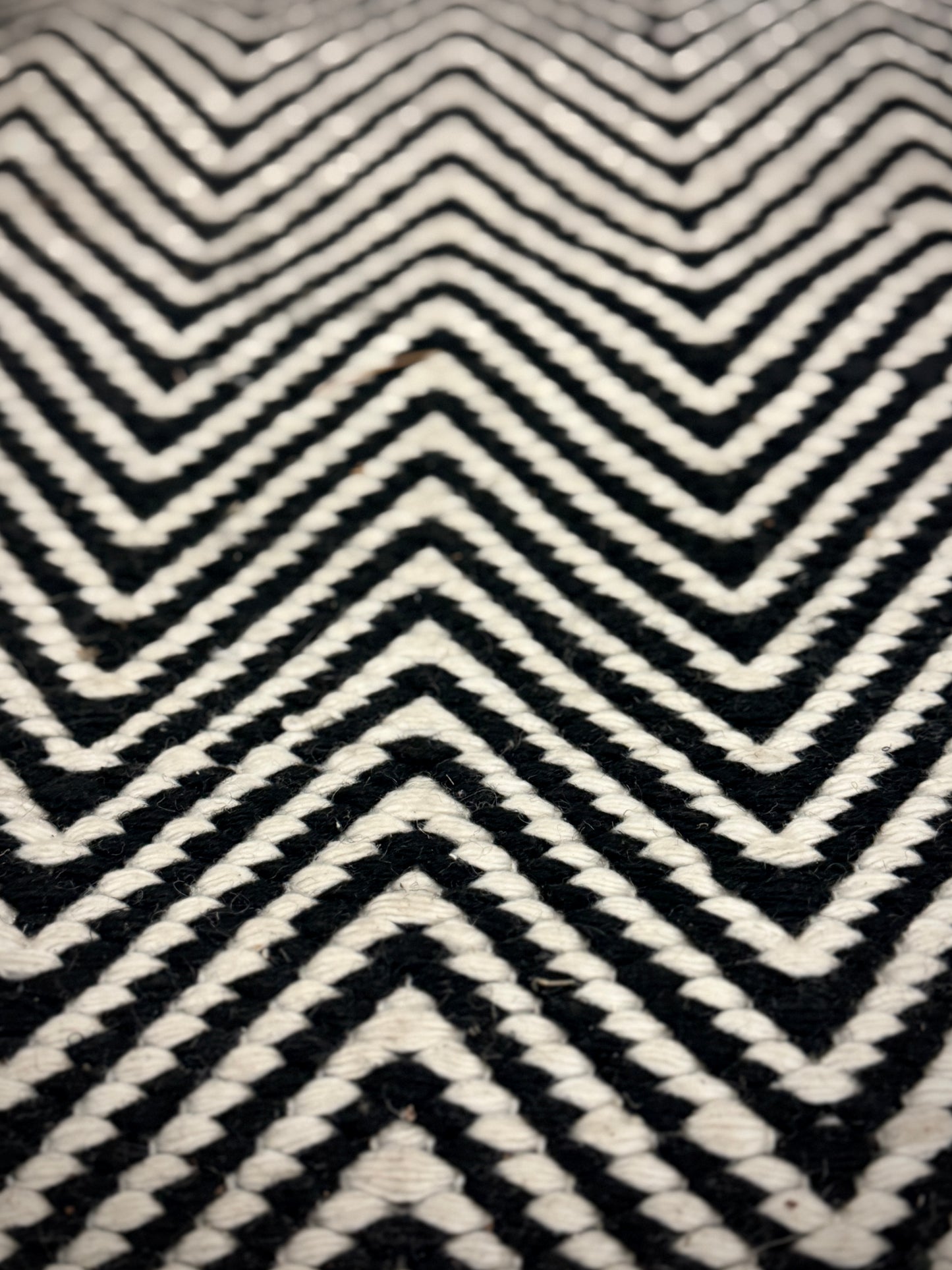 Archive Sale Outdoor Arthouse Chevron - Black & White 8ft 9in Round