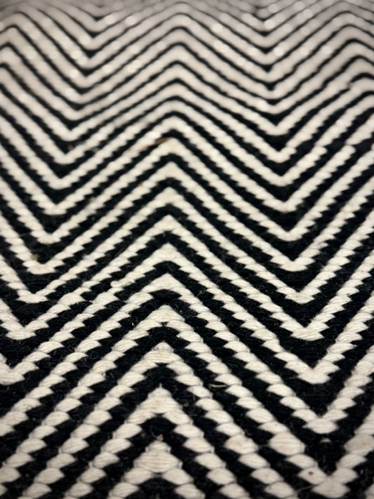 Archive Sale Outdoor Arthouse Chevron - Black & White 8ft 9in Round