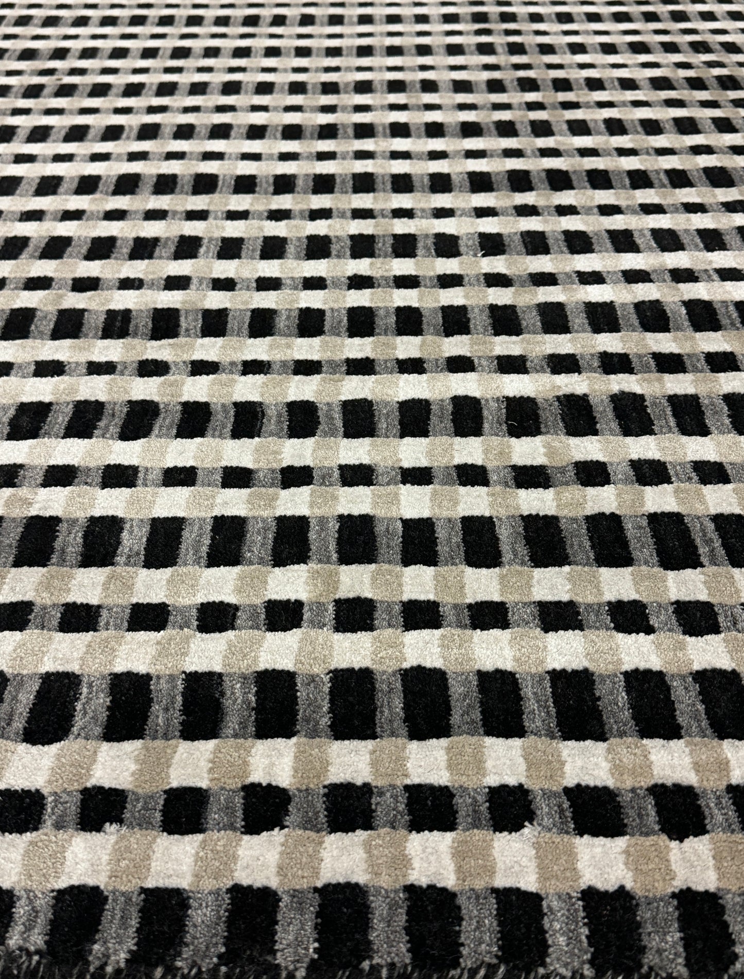 Pirna - Stippled Silver & Bond