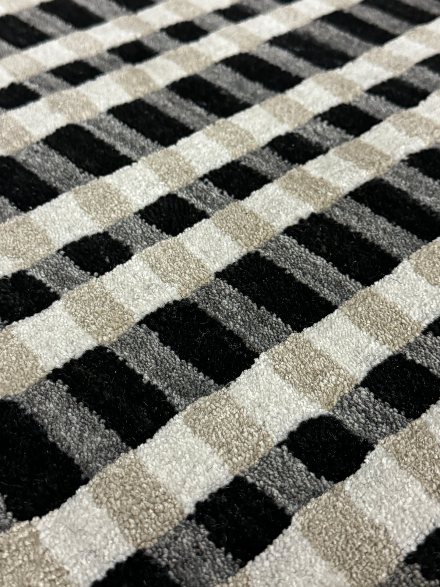 Pirna - Stippled Silver & Bond