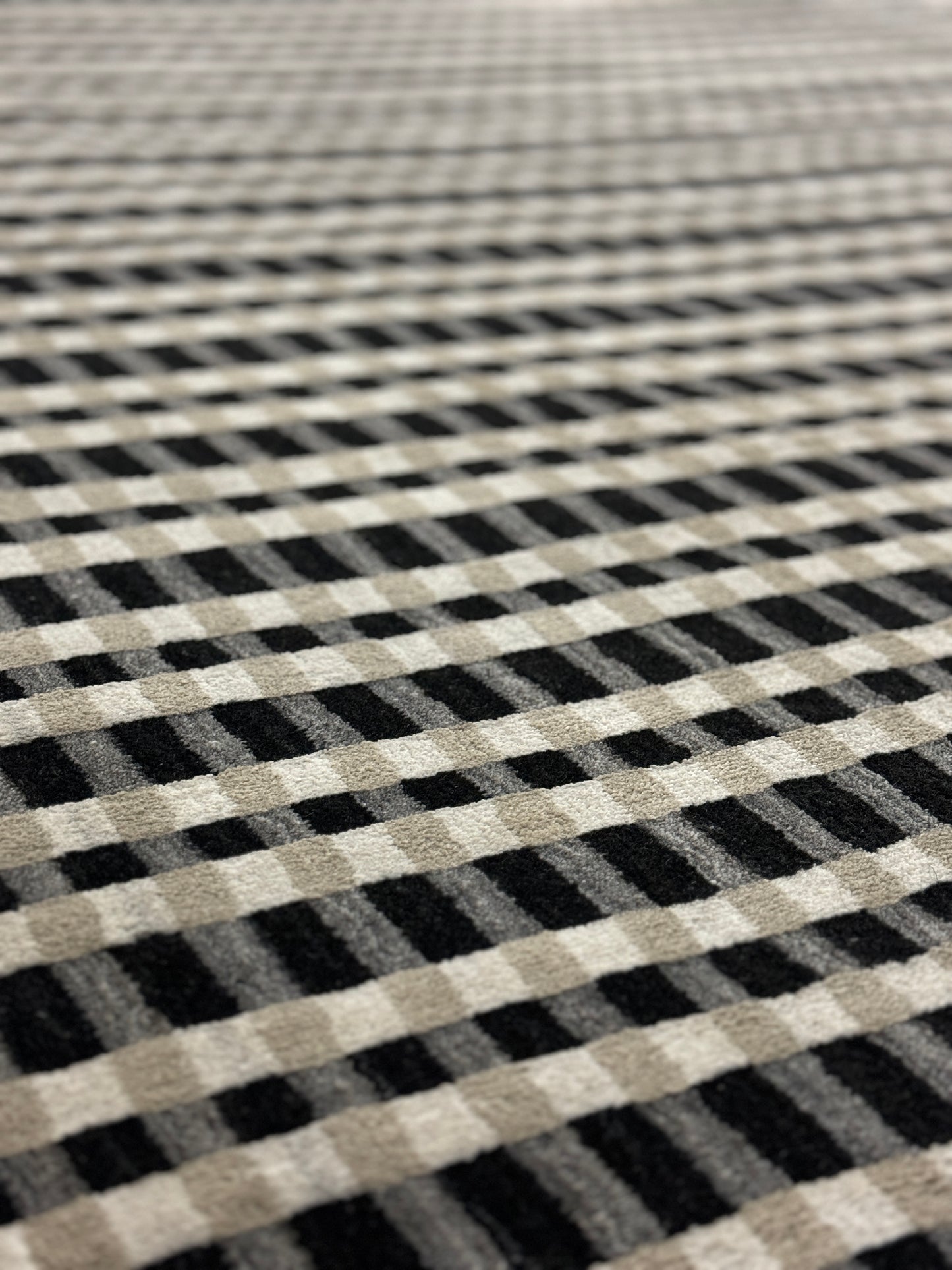 Pirna - Stippled Silver & Bond