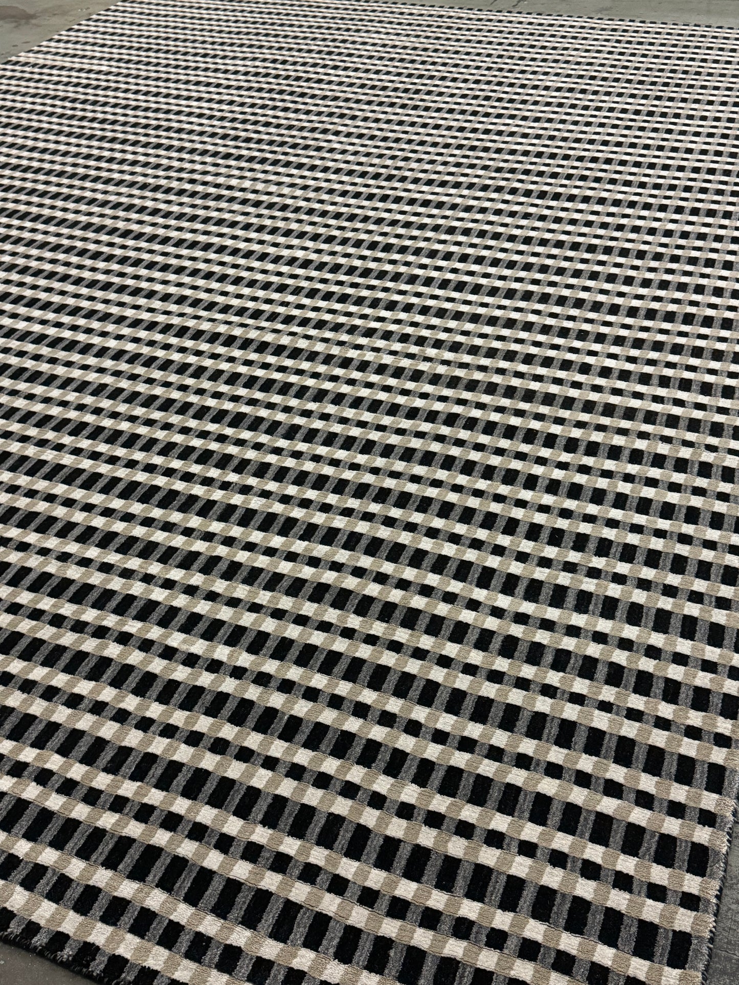 Pirna - Stippled Silver & Bond