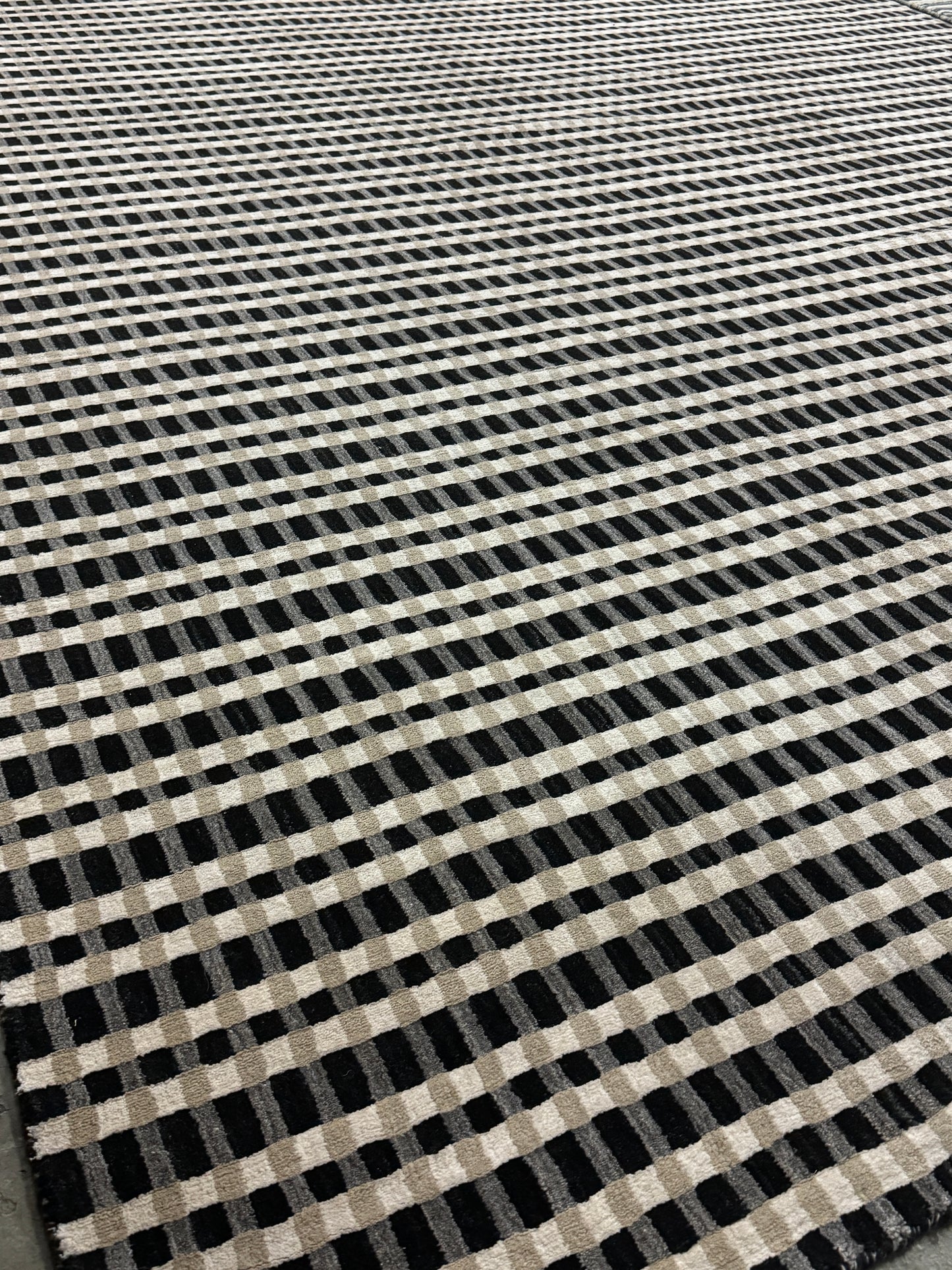 Pirna - Stippled Silver & Bond