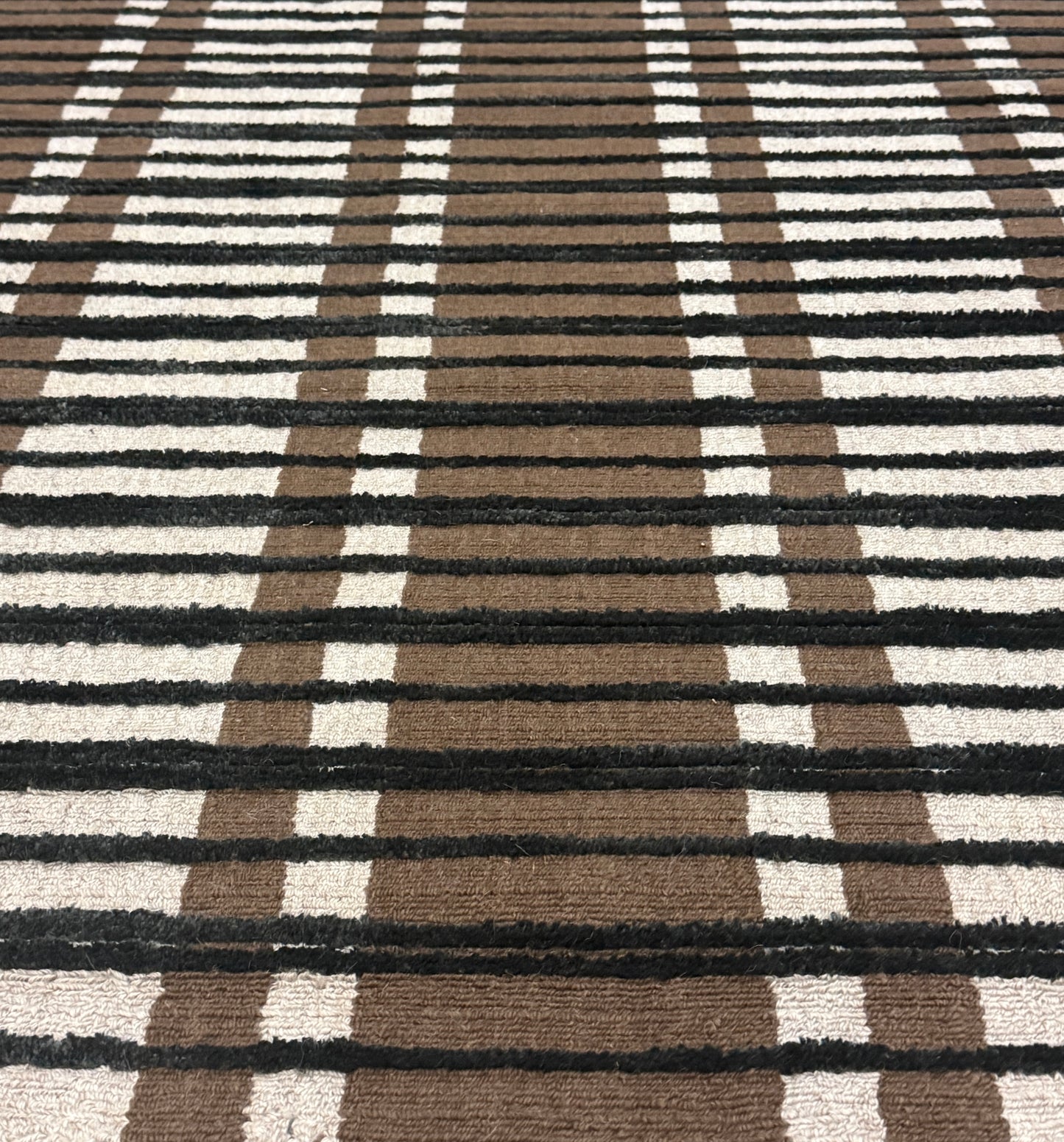Pirnella - Basalt Silk