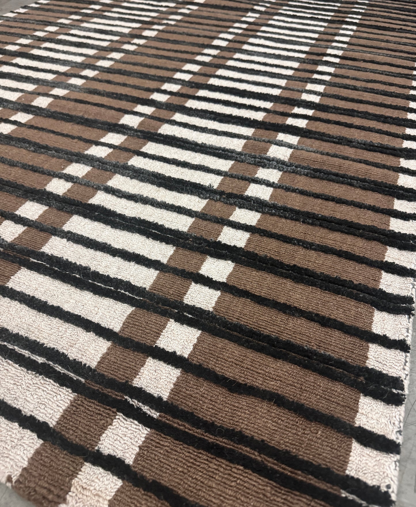Pirnella - Basalt Silk