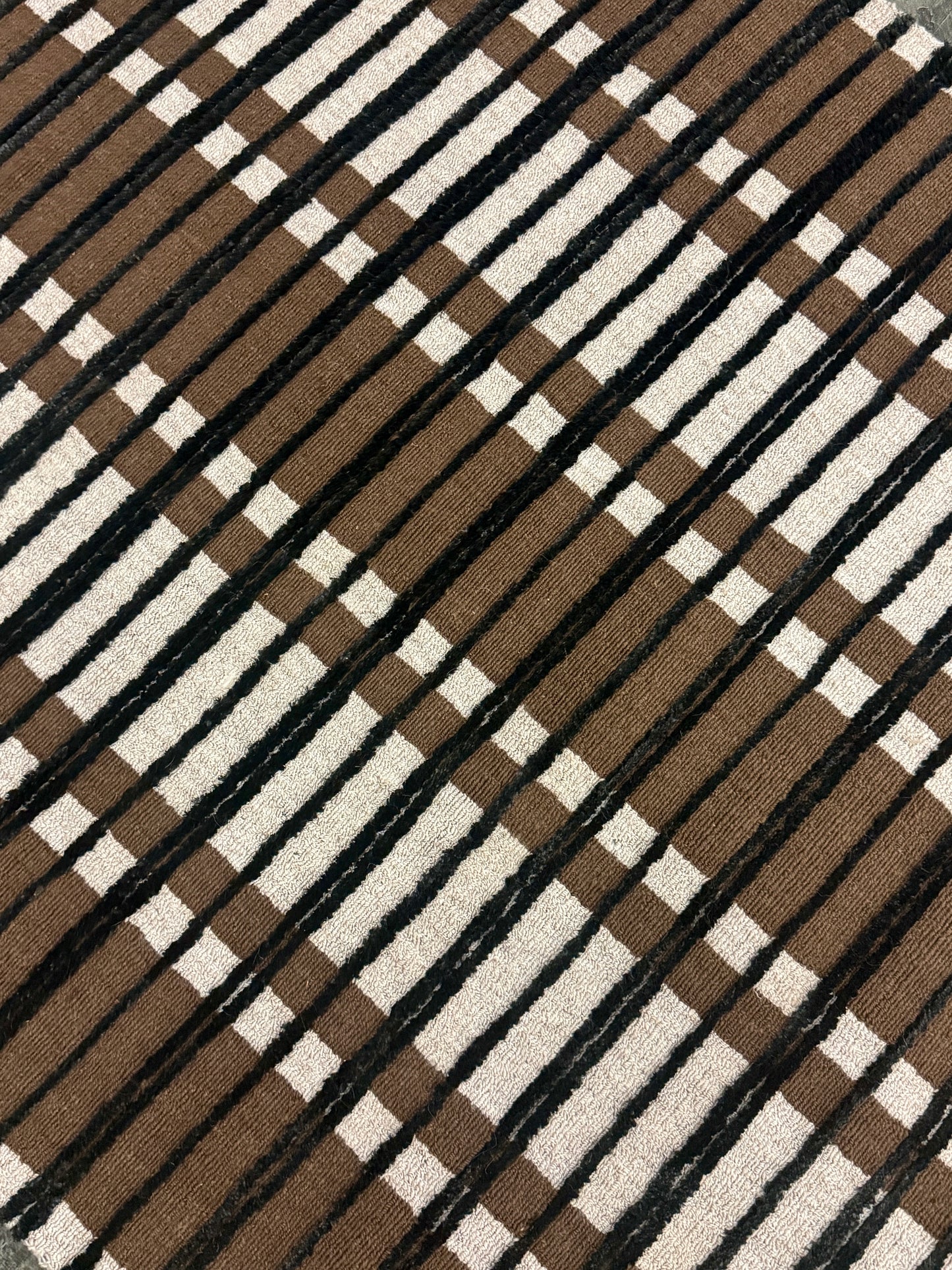 Pirnella - Basalt Silk